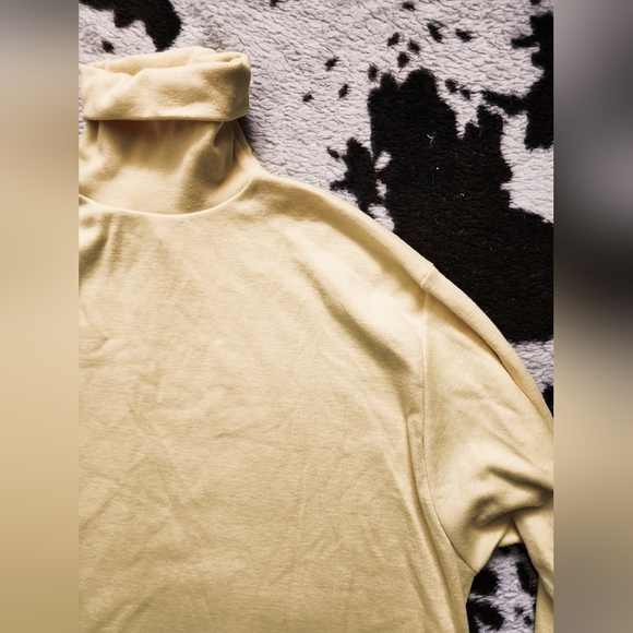 MEN'S 70'S TURTLENECK - BANANA YELLOW - Picture 3 of 4